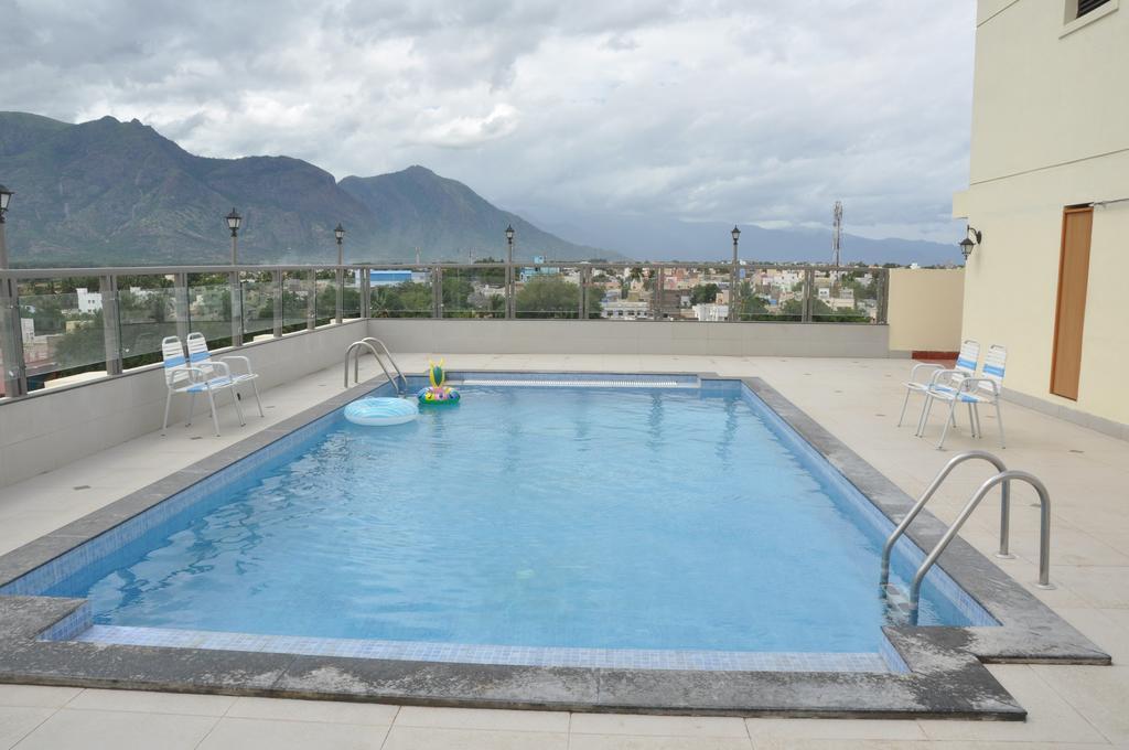 Hotel Western Gatz Theni Exterior photo