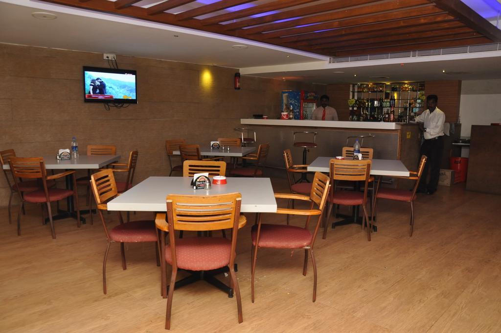 Hotel Western Gatz Theni Exterior photo