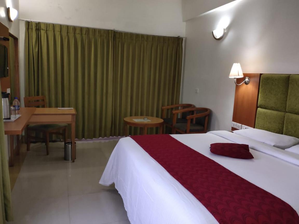 Hotel Western Gatz Theni Exterior photo