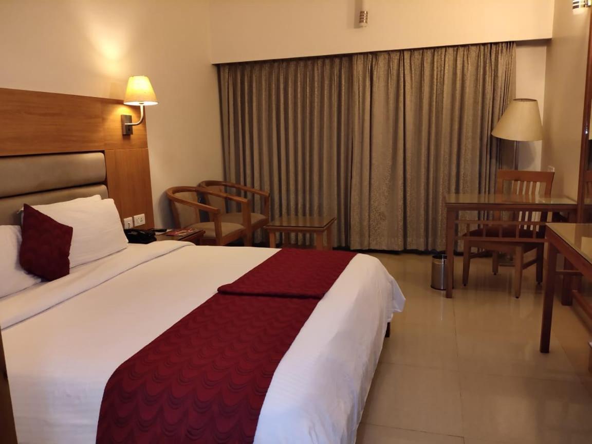Hotel Western Gatz Theni Exterior photo