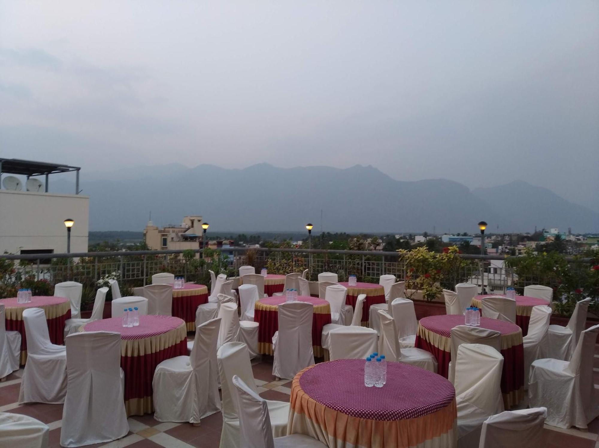 Hotel Western Gatz Theni Exterior photo