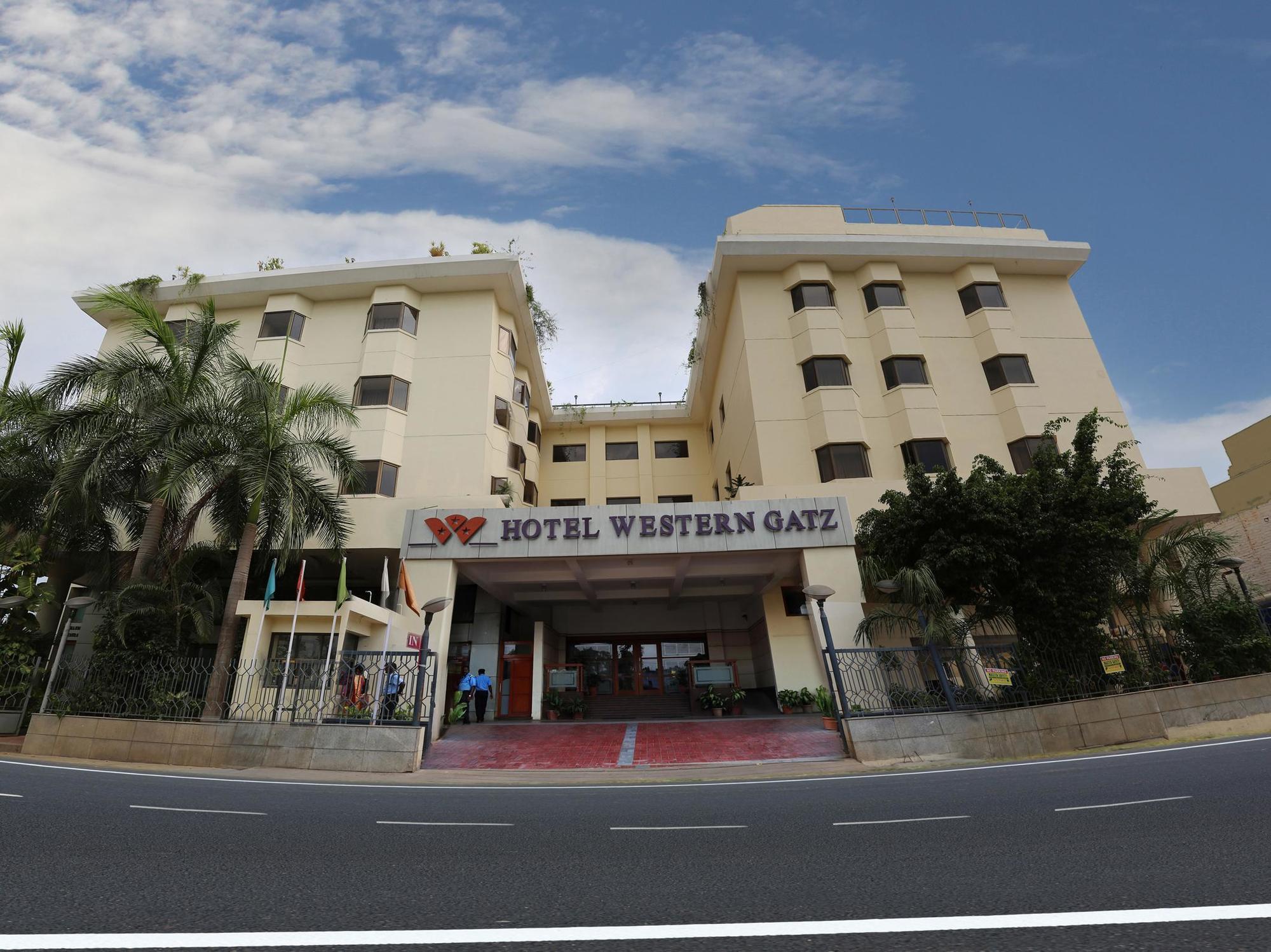 Hotel Western Gatz Theni Exterior photo