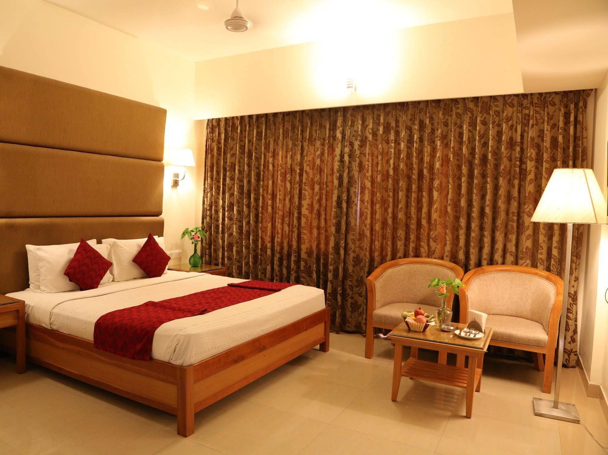 Hotel Western Gatz Theni Exterior photo